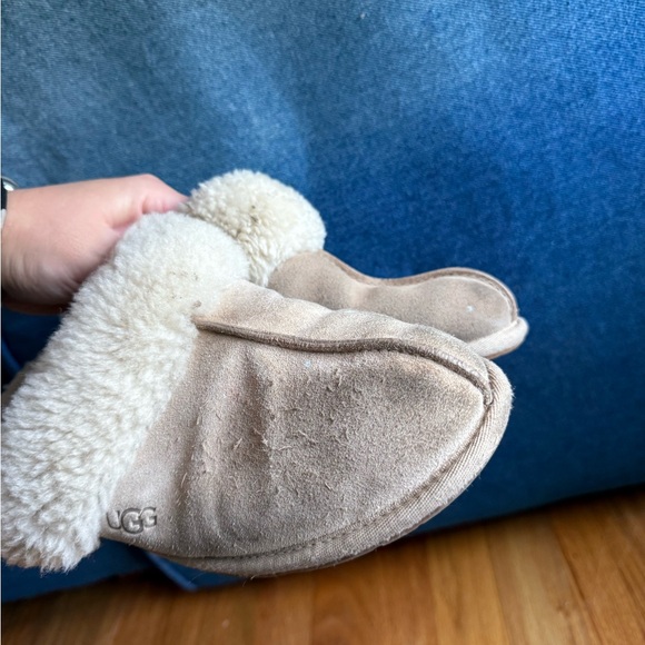 UGG slippers size 8 - Picture 3 of 13